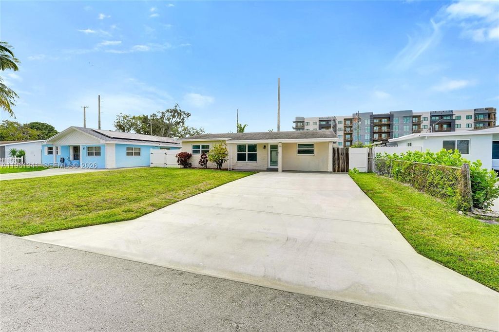 Photo of 2724 SW 47th St, Fort Lauderdale, FL 33312 (MLS # A11961341)