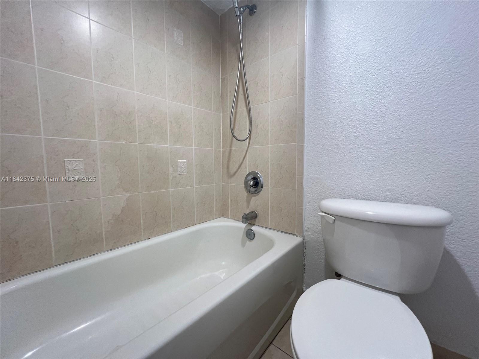 445 SW 11th St 201