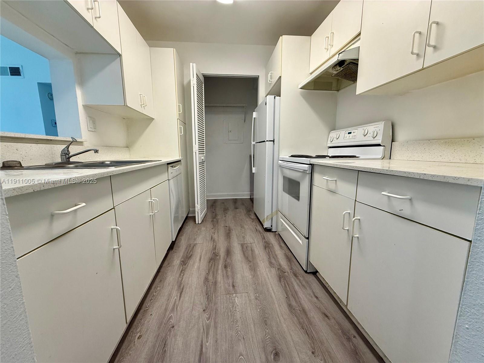 PRESERVE AT AVERY LAKES - Residential Lease