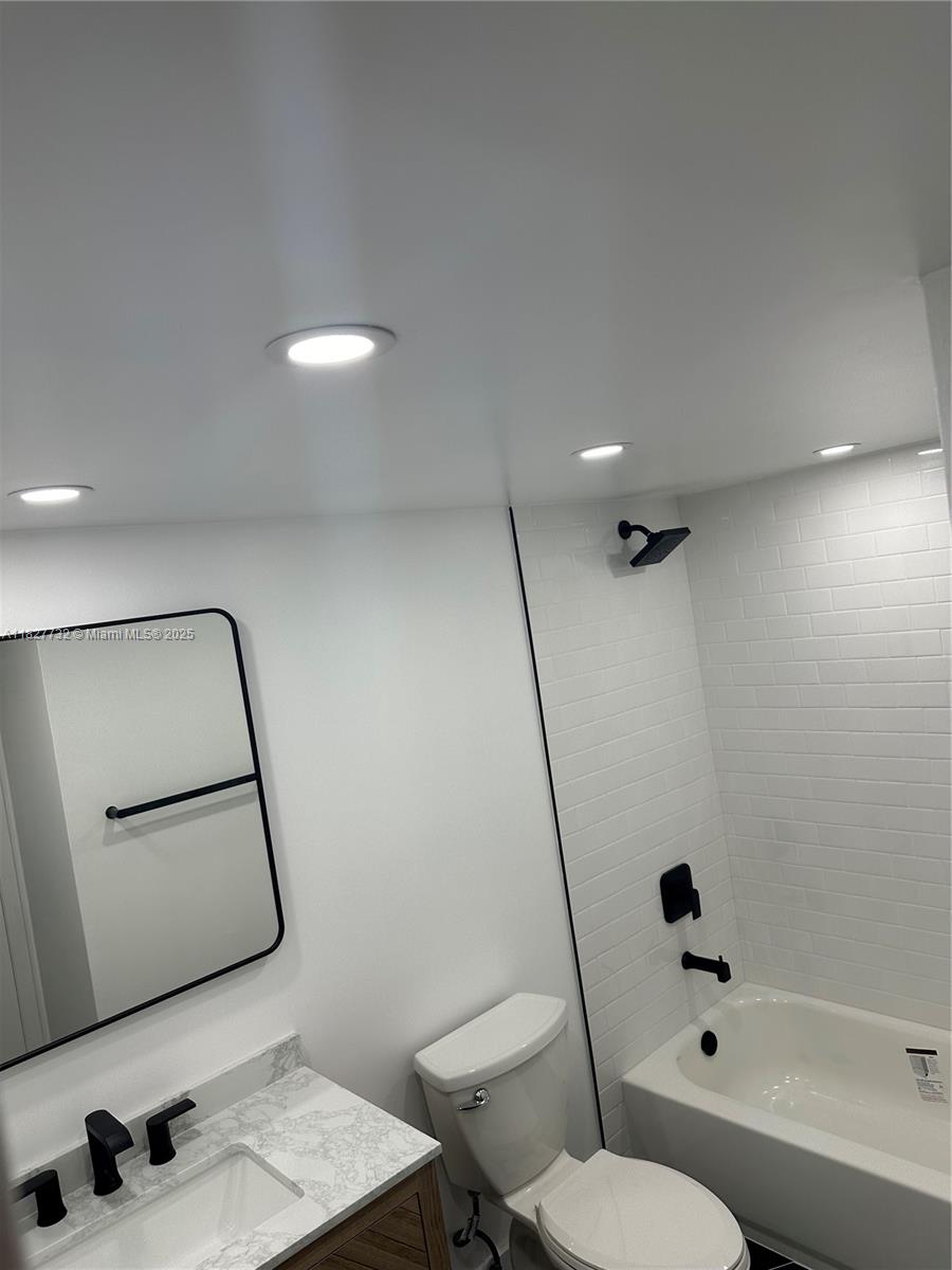 LAS VISTAS AT DORAL CONDO - Residential