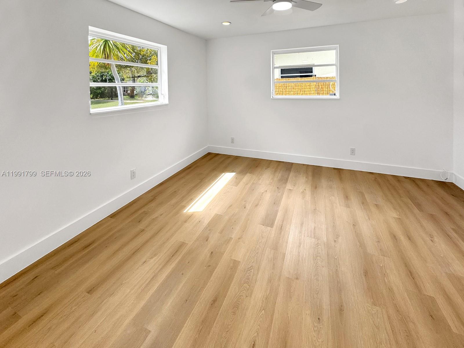 HOLLYWOOD HILLS - Residential