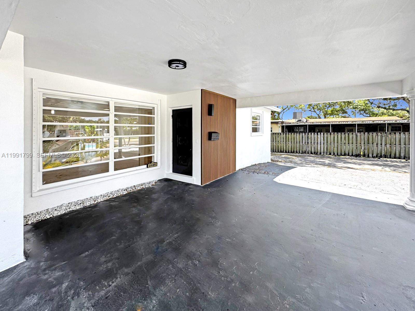 HOLLYWOOD HILLS - Residential