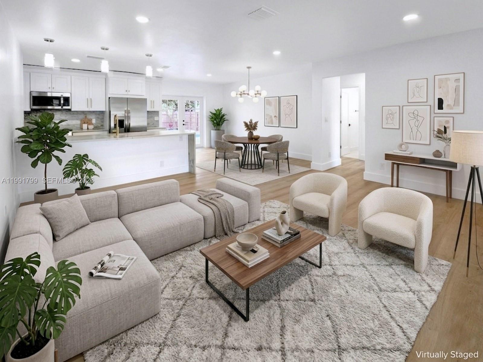 HOLLYWOOD HILLS - Residential