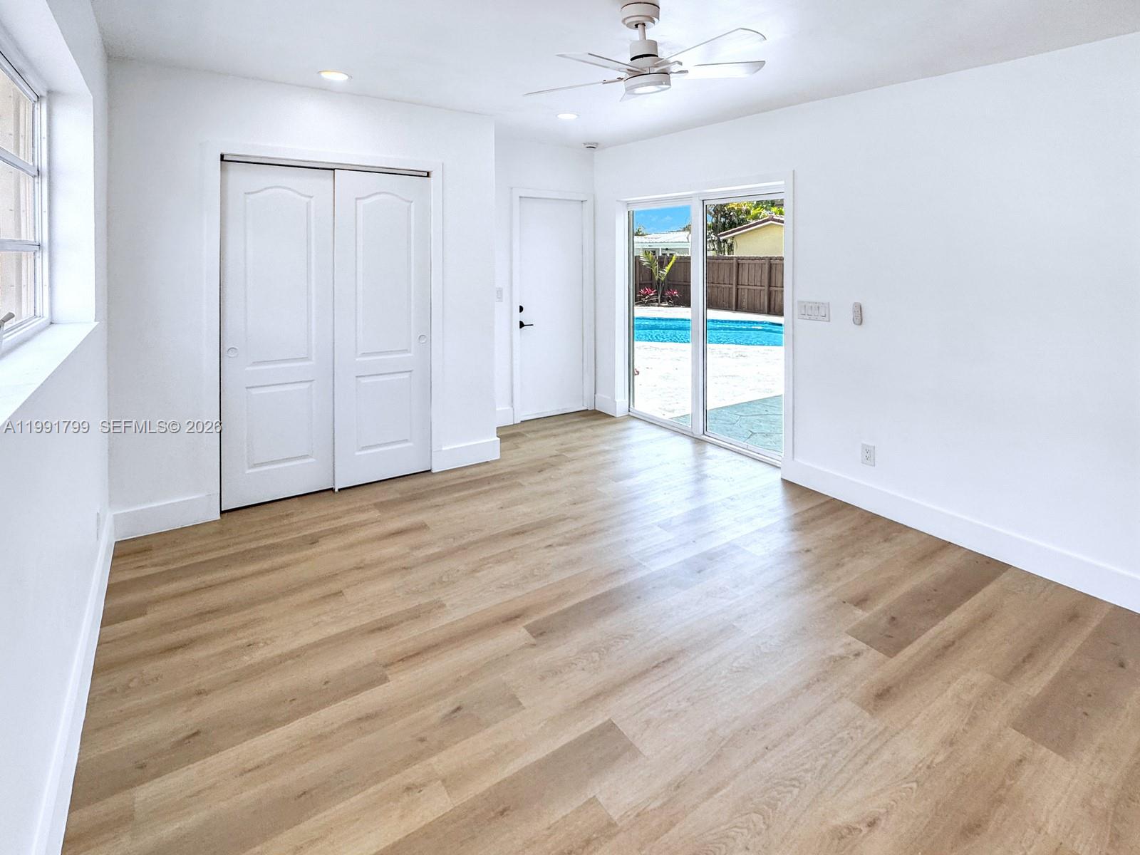 HOLLYWOOD HILLS - Residential