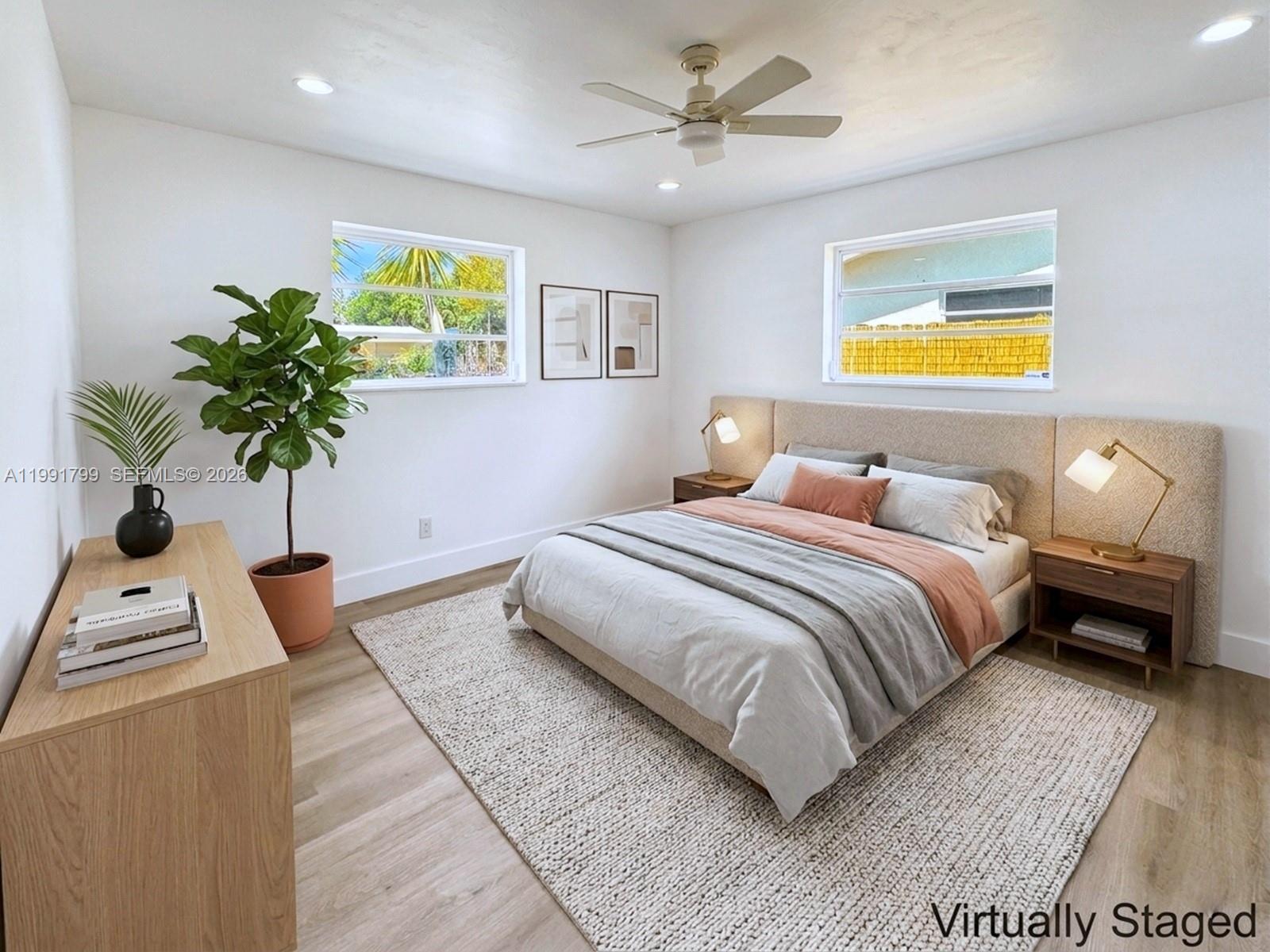 HOLLYWOOD HILLS - Residential