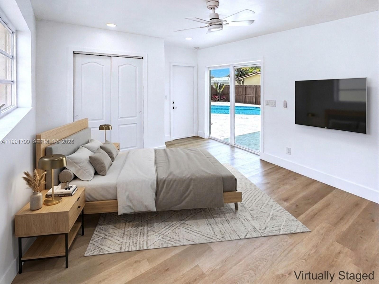 HOLLYWOOD HILLS - Residential