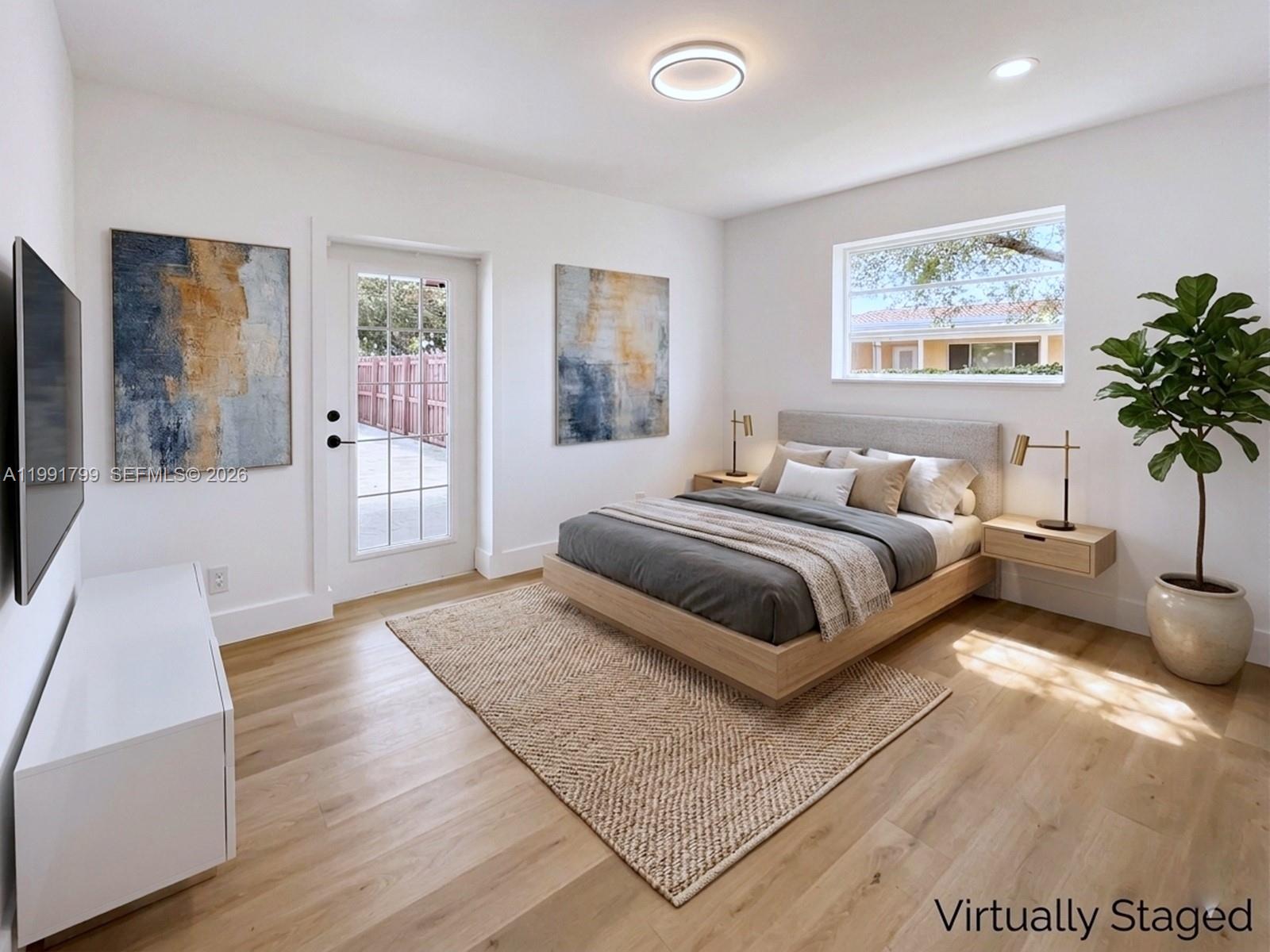 HOLLYWOOD HILLS - Residential