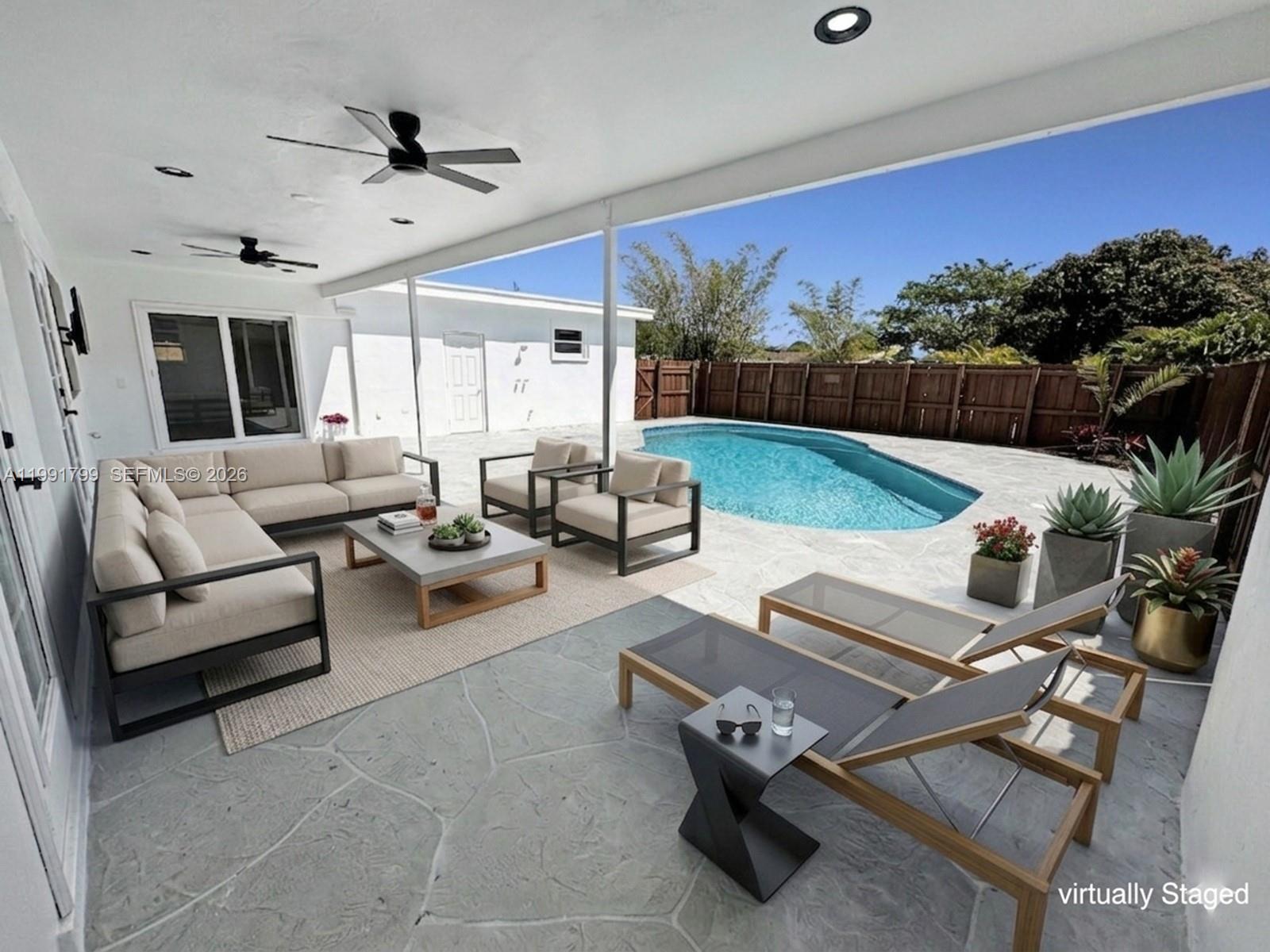 HOLLYWOOD HILLS - Residential