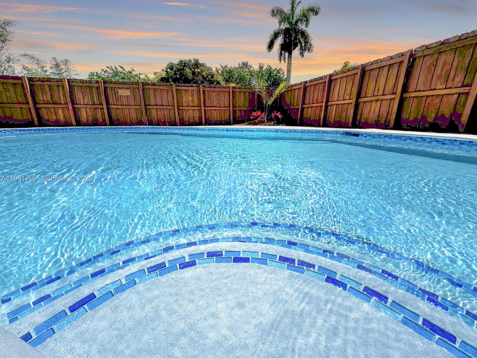 HOLLYWOOD HILLS - Residential