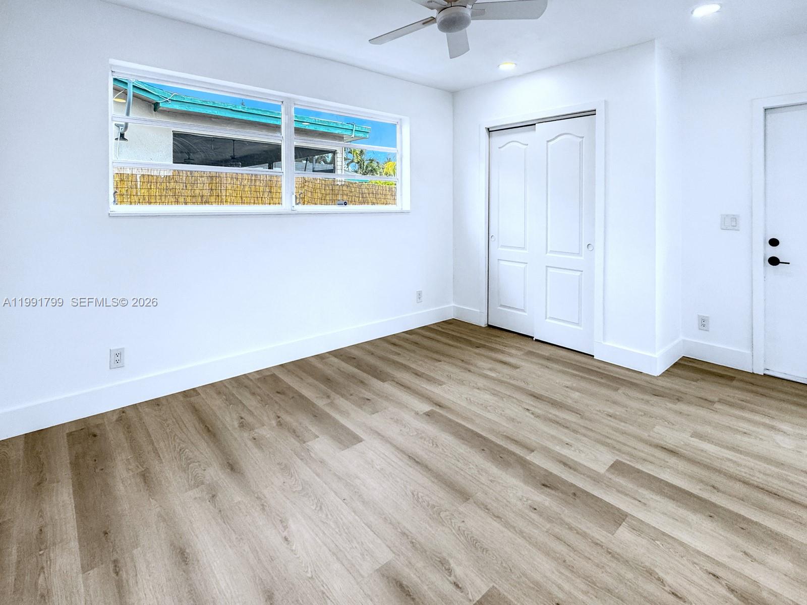 HOLLYWOOD HILLS - Residential