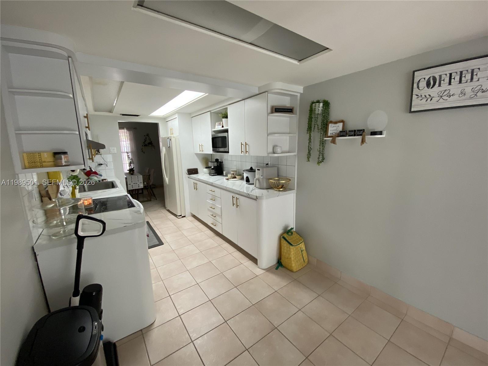 TAMIAMI PINES - Residential Income