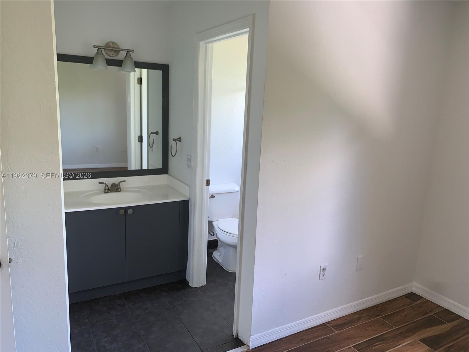 VENETIA GROVE - Residential Lease