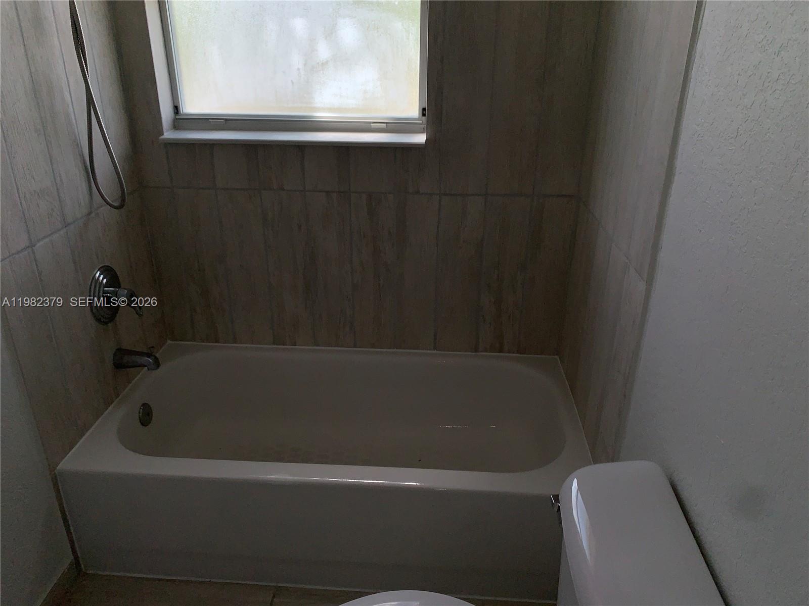 VENETIA GROVE - Residential Lease