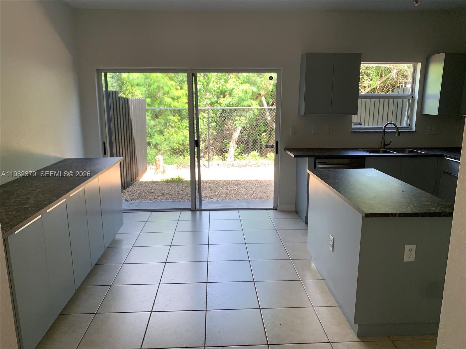 VENETIA GROVE - Residential Lease