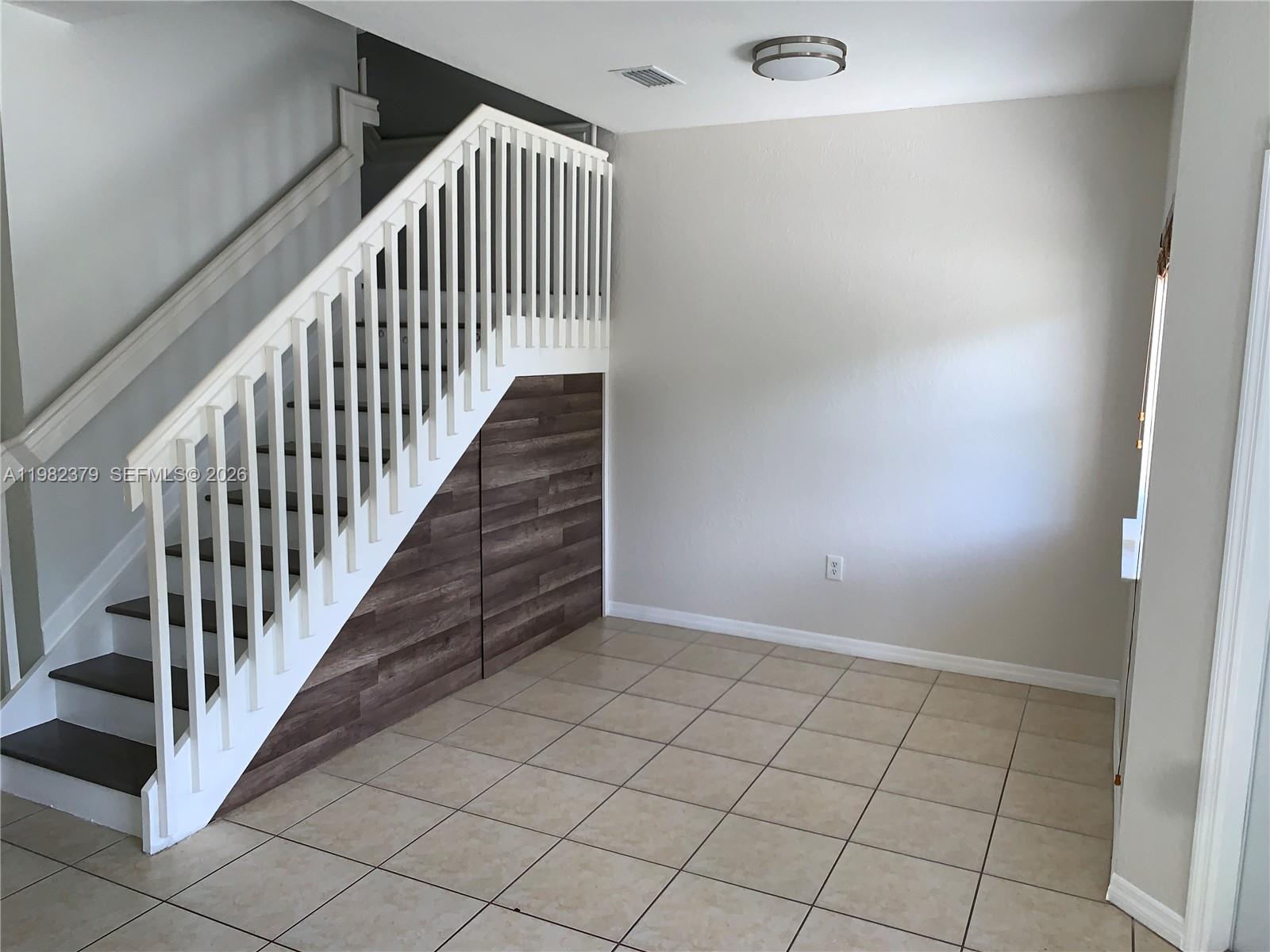 VENETIA GROVE - Residential Lease