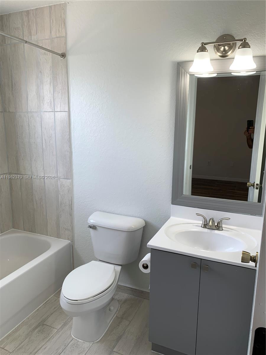 VENETIA GROVE - Residential Lease