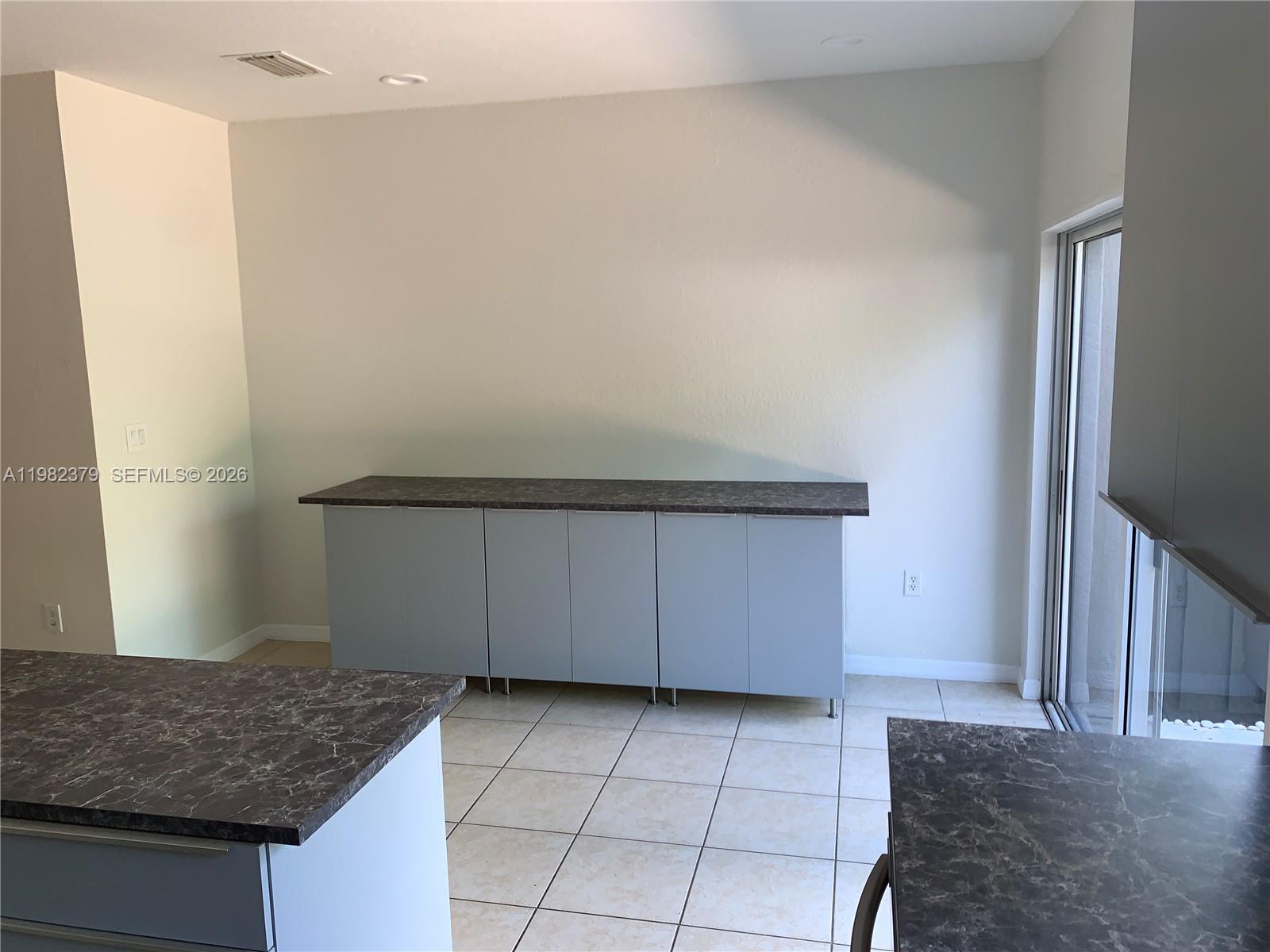 VENETIA GROVE - Residential Lease