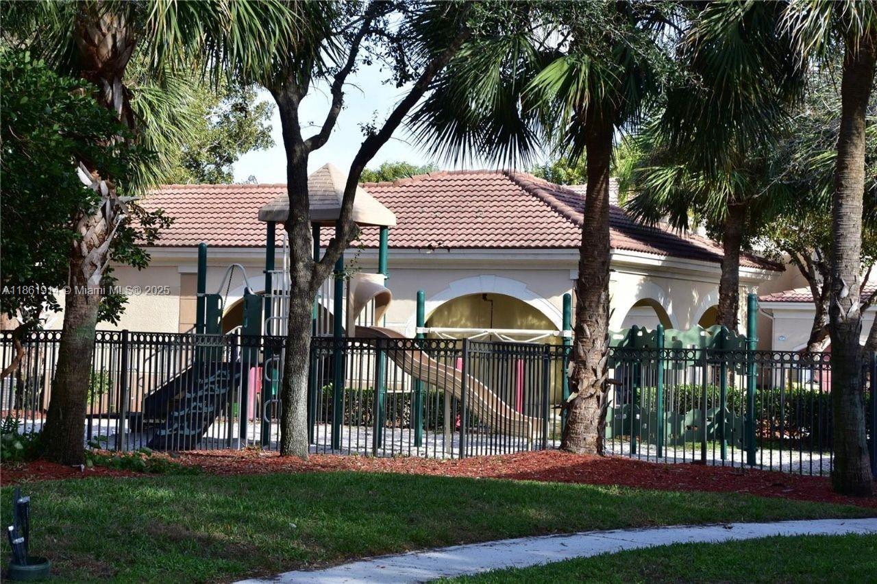 Very spacious 2 bedrooms 2 baths in Aventine at Miramar! This unit features a vaulted ceiling and a washer and dryer inside the unit.