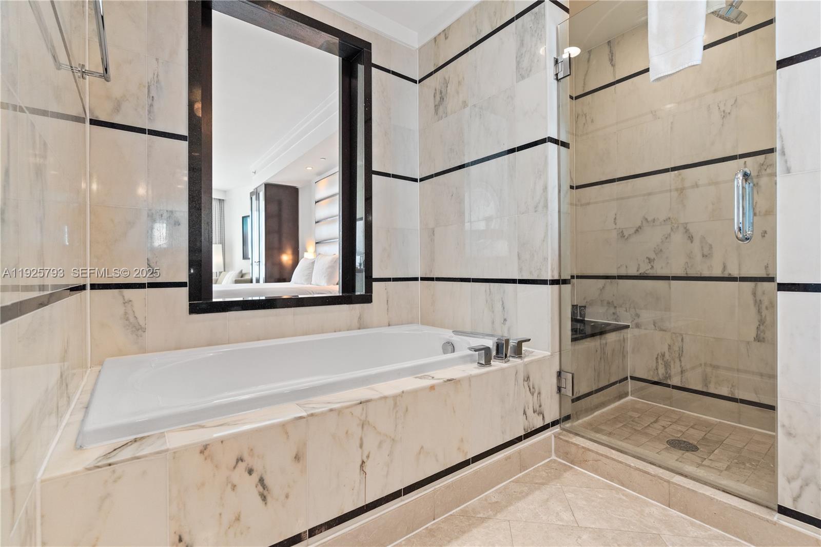 FONTAINEBLEAU III OCEAN C - Residential