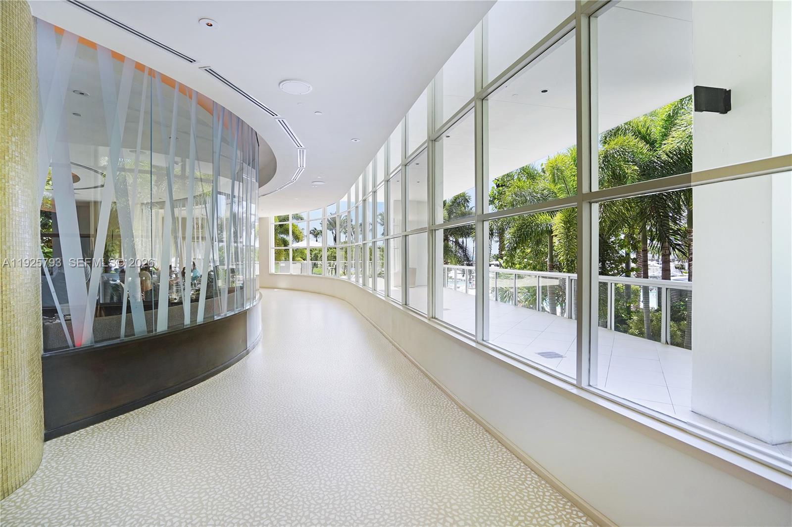 FONTAINEBLEAU III OCEAN C - Residential