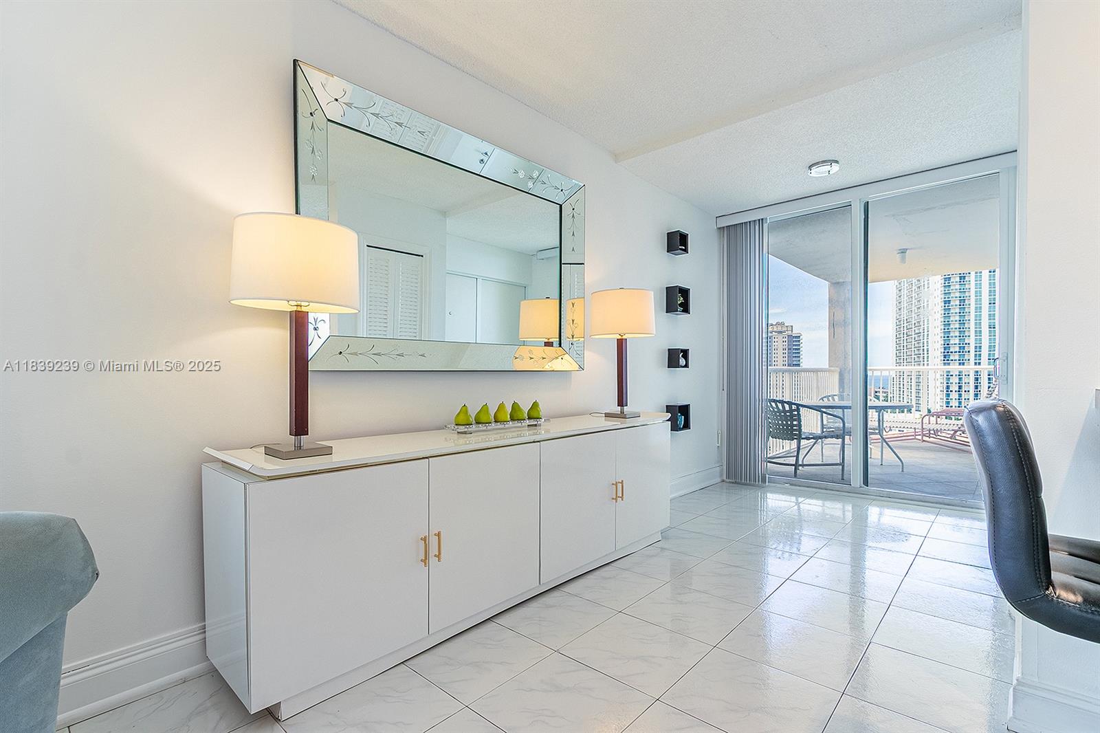121 Golden Isles Dr 901