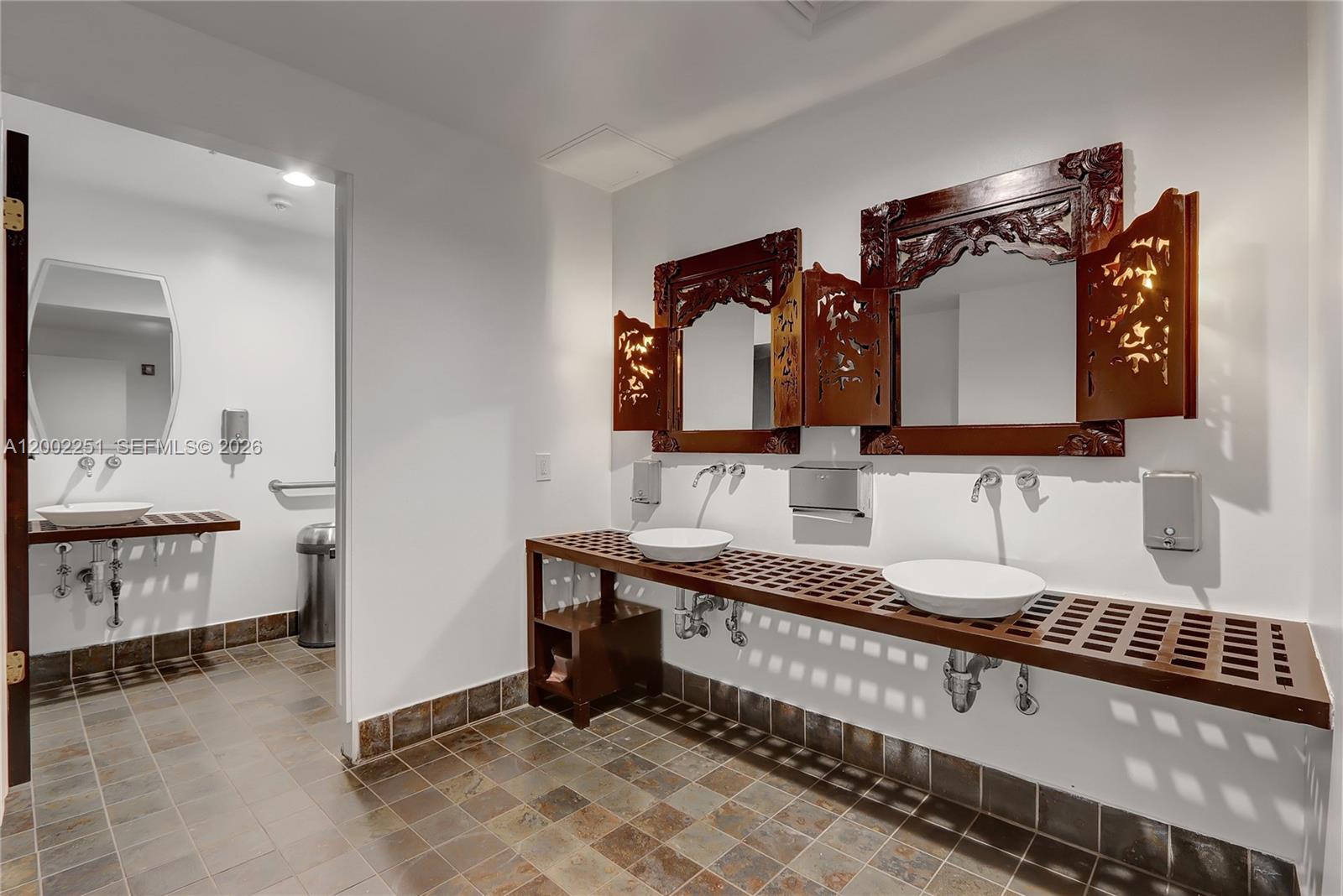 NEO CONDO - Residential Lease