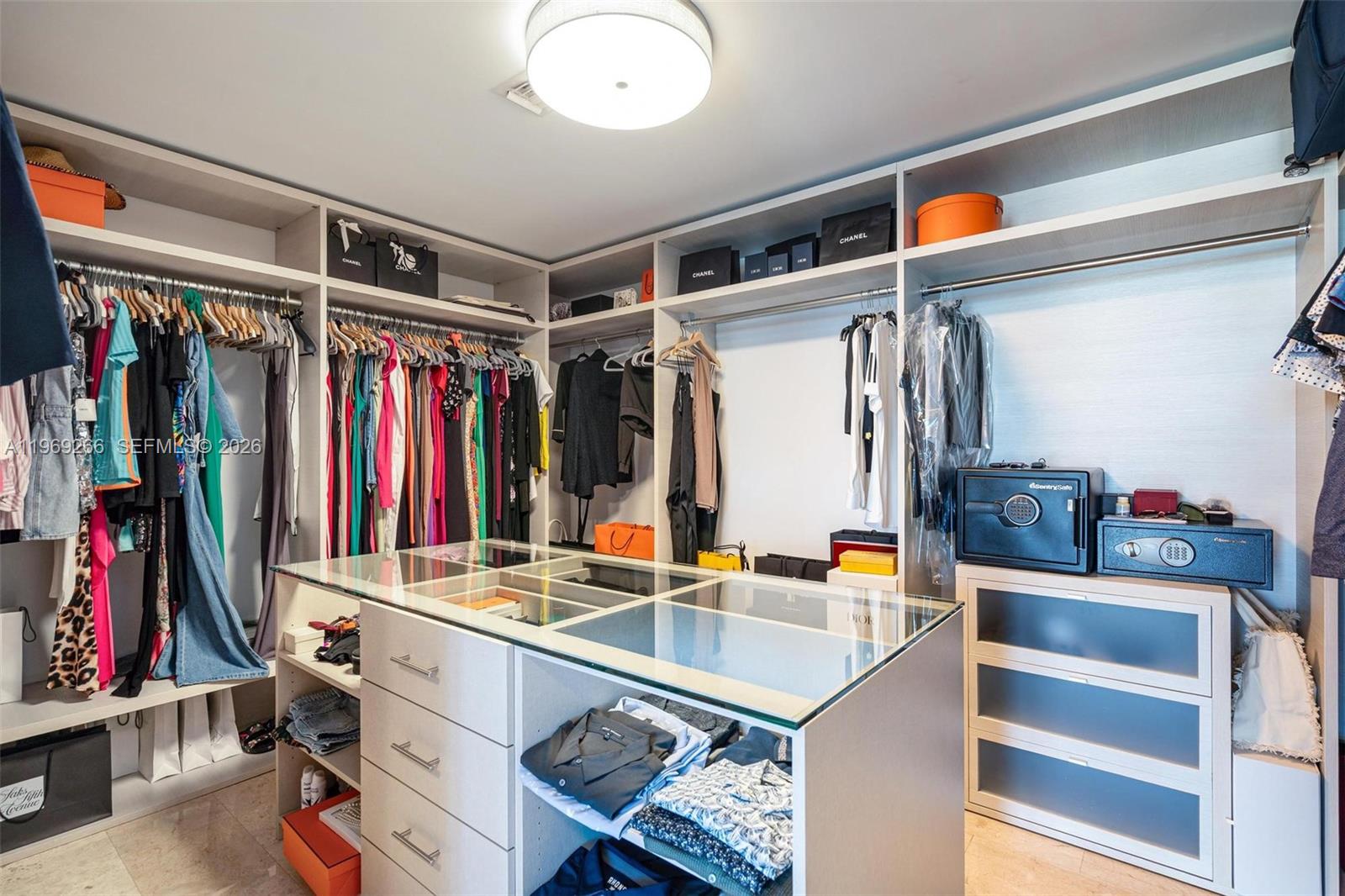 RISE CONDO - Residential