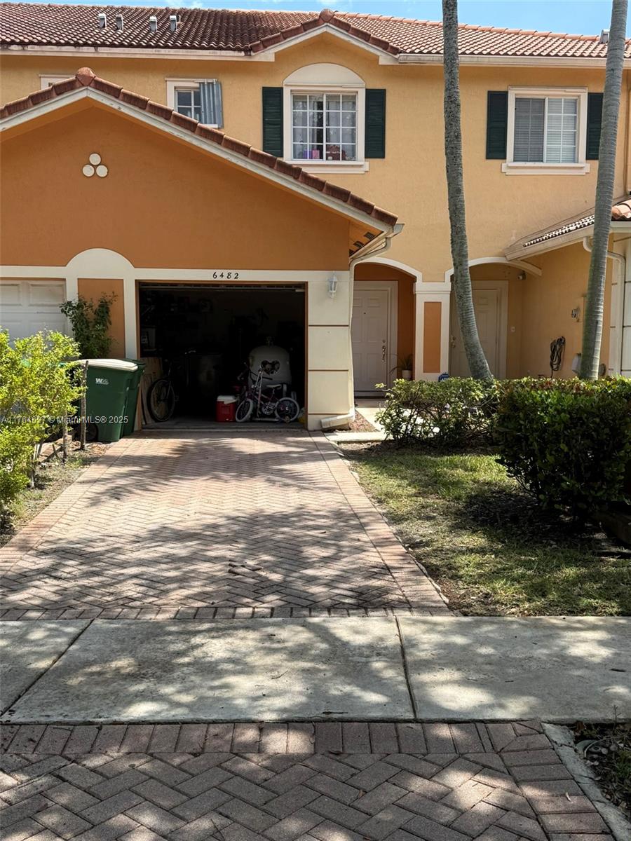 6482 Catalina Ln 6482