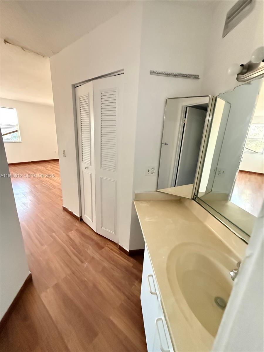 MEDITERRANEAN VILLAS COND - Residential