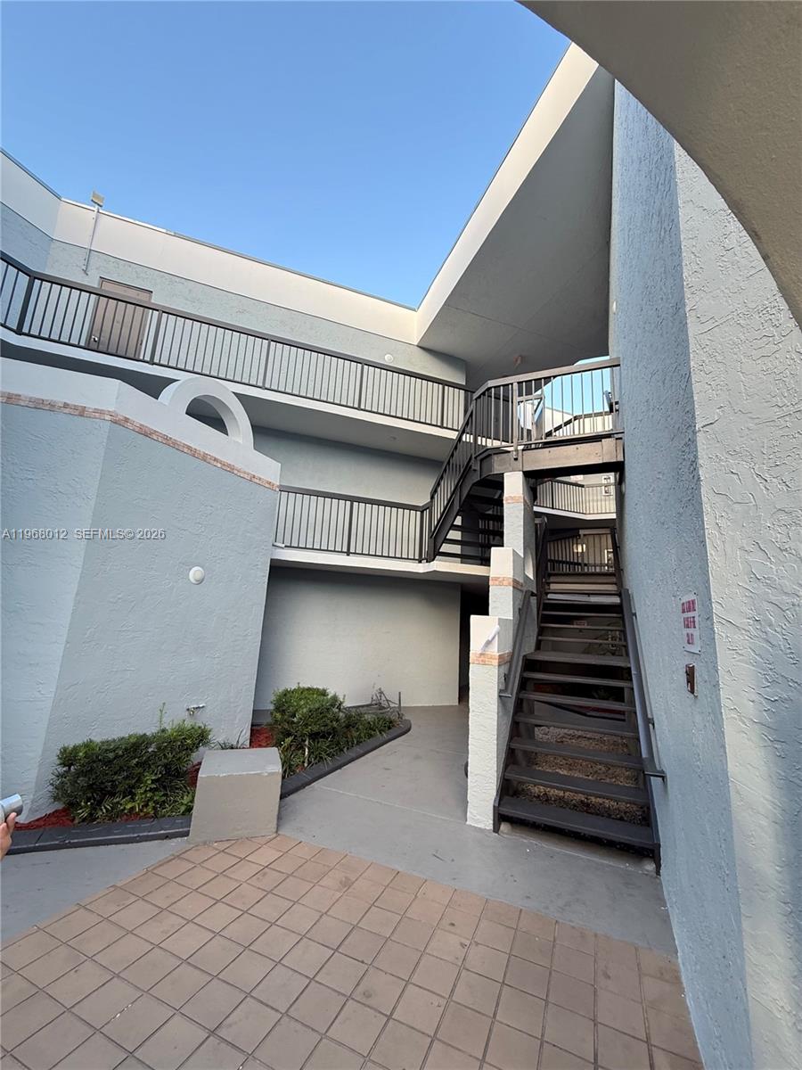 MEDITERRANEAN VILLAS COND - Residential