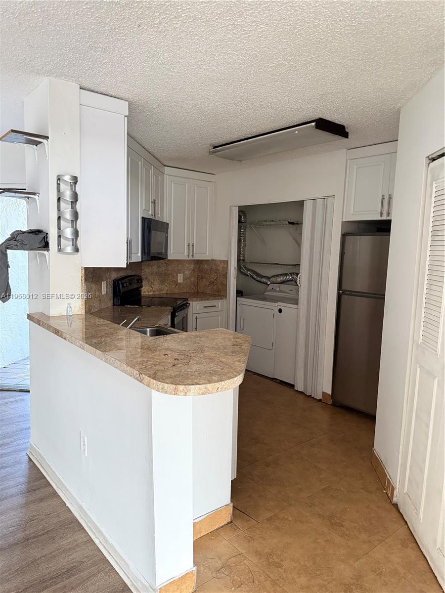 MEDITERRANEAN VILLAS COND - Residential