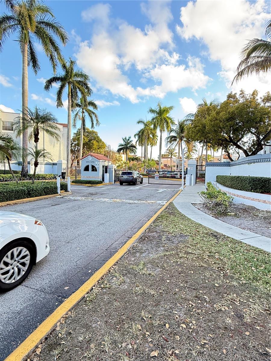 MEDITERRANEAN VILLAS COND - Residential