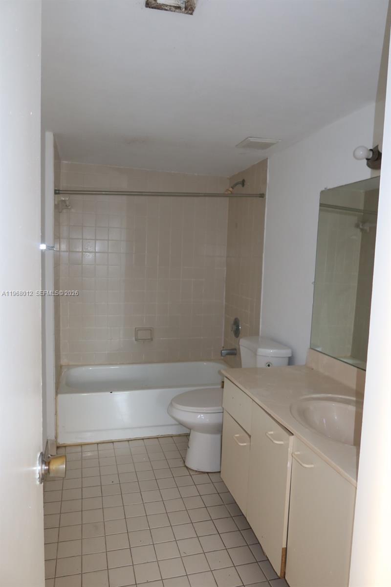 MEDITERRANEAN VILLAS COND - Residential