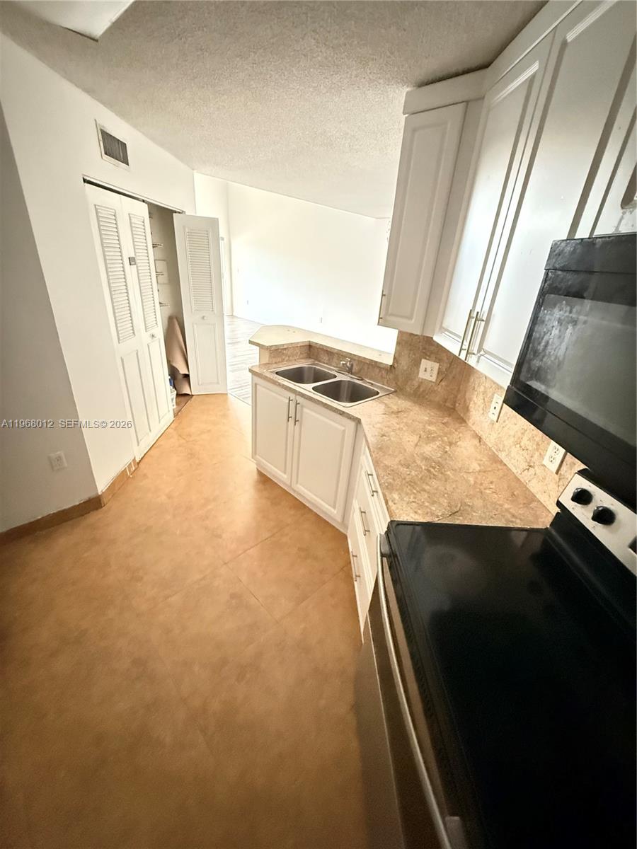 MEDITERRANEAN VILLAS COND - Residential