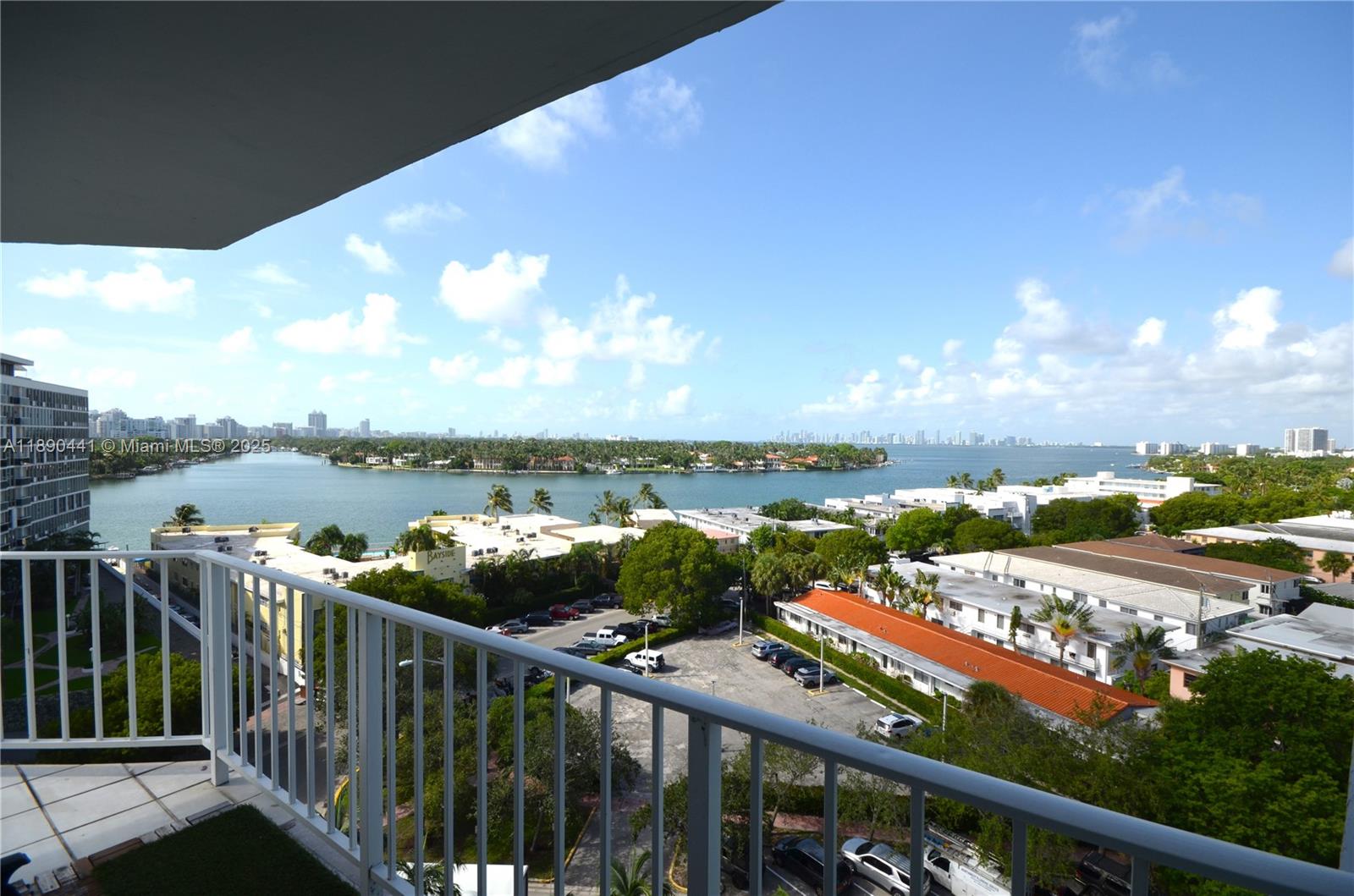 6900 Bay Dr 9D, Miami Beach, FL, 33141/$270,000 1 6900 Bay Dr 9D