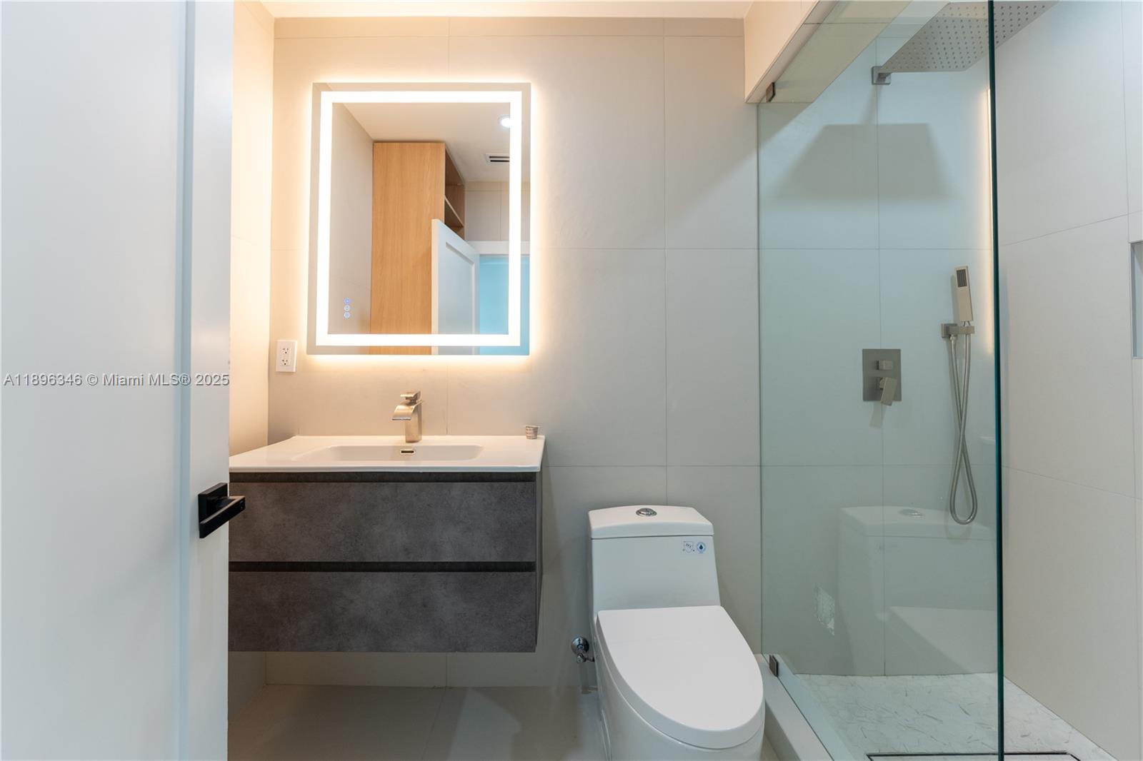 NAUTILUS SUB - Residential Lease