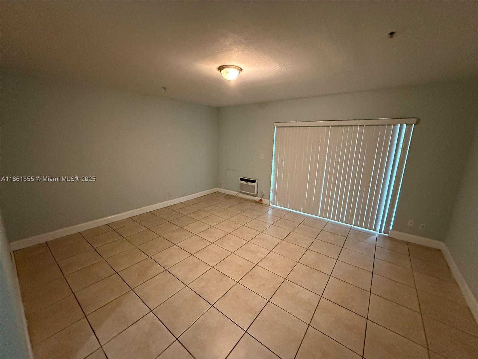 GREAT APARTMENT FOR RENT 1 BED 1 BATH, WITH BALCONY! *** 2 MONTH TO MOVE IN ** JUST PAINTED! SCHEDULE A SHOWING AND RENT IT TODAY!