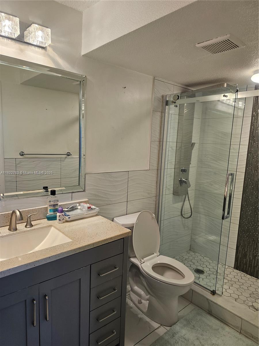 LAS VISTAS F IN INVERRARY - Residential