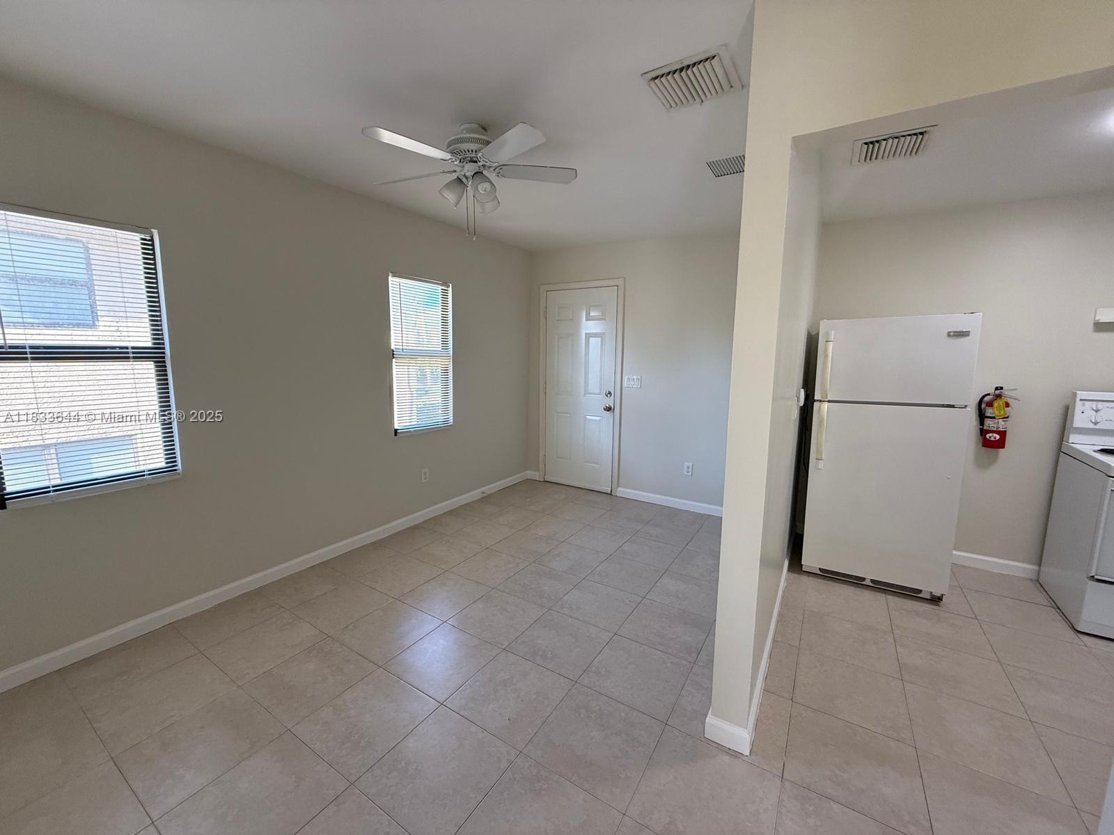 NORTH PALM BCH 3 - Residential Lease
