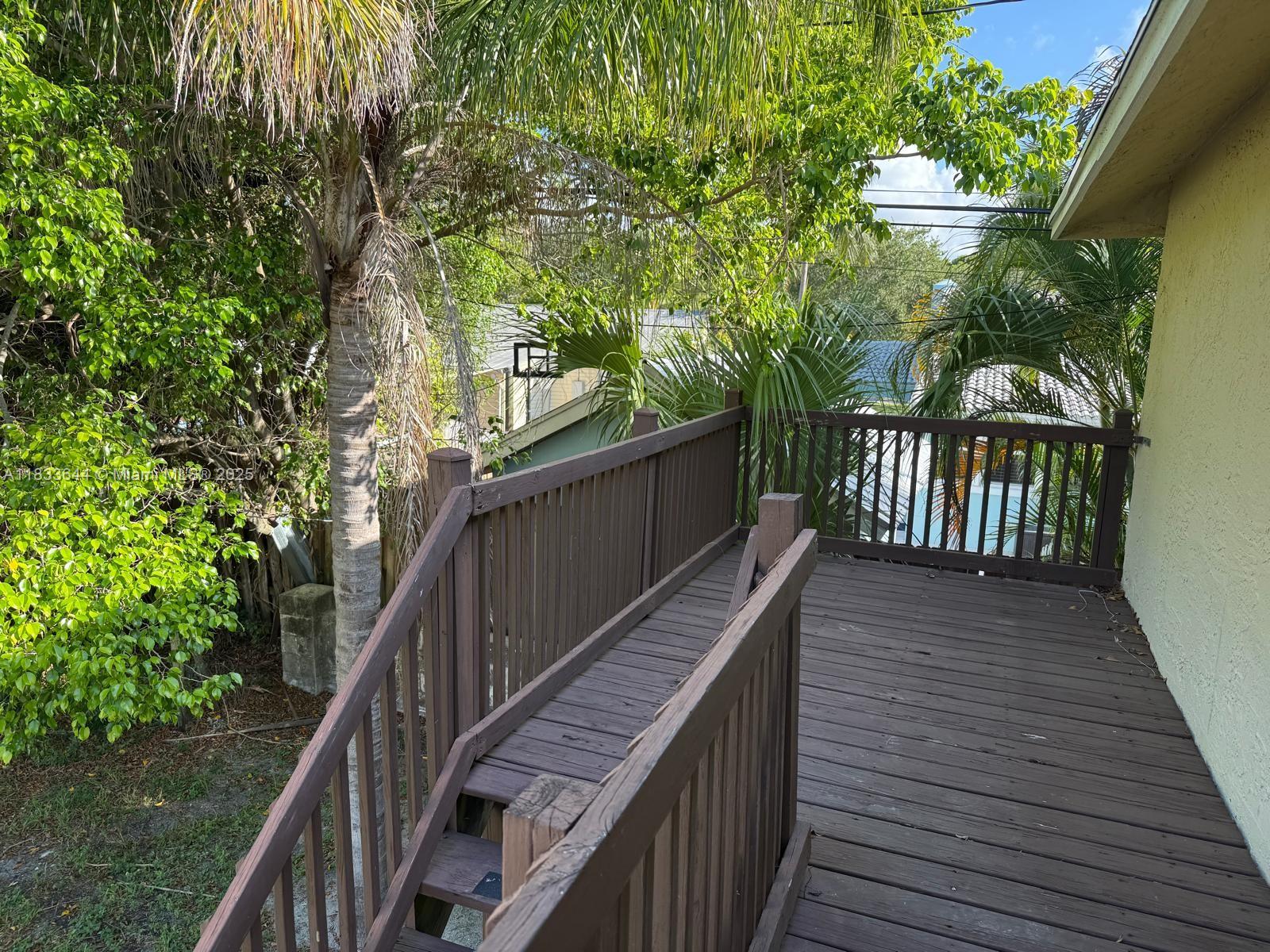 NORTH PALM BCH 3 - Residential Lease