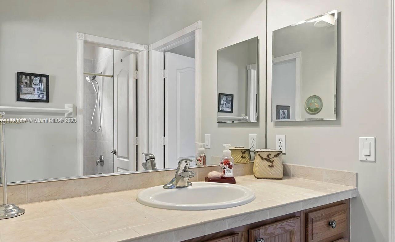 RIVER OAKS - Residential Lease