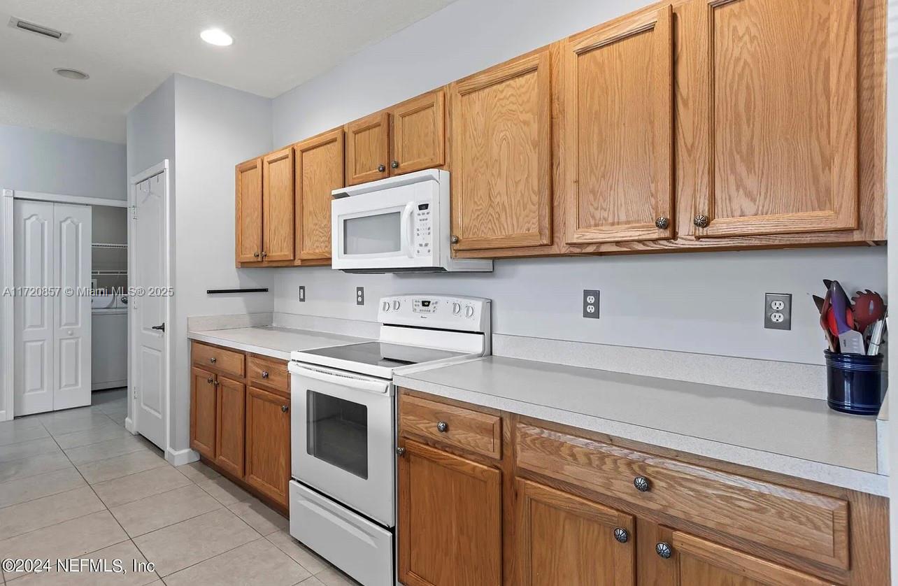 RIVER OAKS - Residential Lease