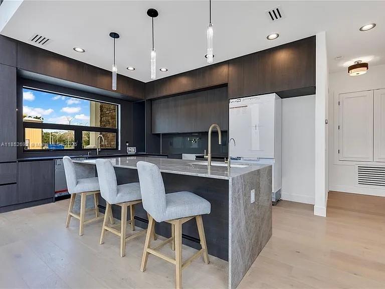 Rocket Citya - Residential Income