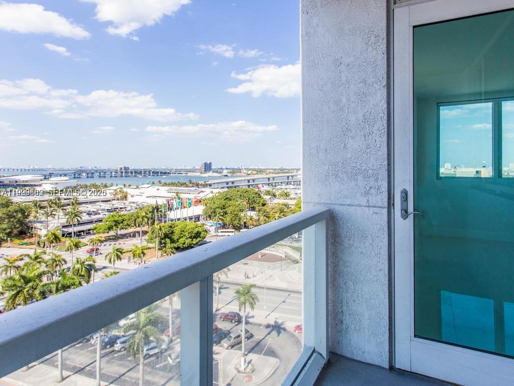 VIZCAYNE NORTH CONDO - Residential Lease