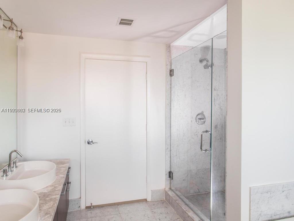 VIZCAYNE NORTH CONDO - Residential Lease