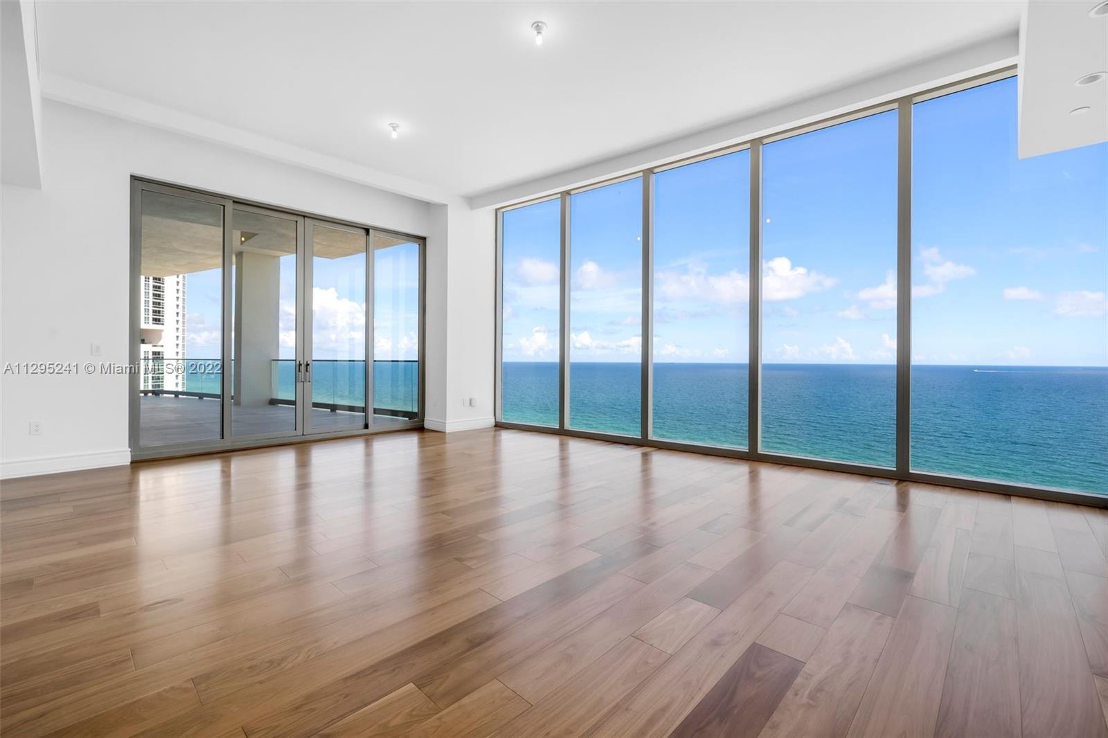Photo 17 of 44 of 17901 Collins Avenue 1605 condo