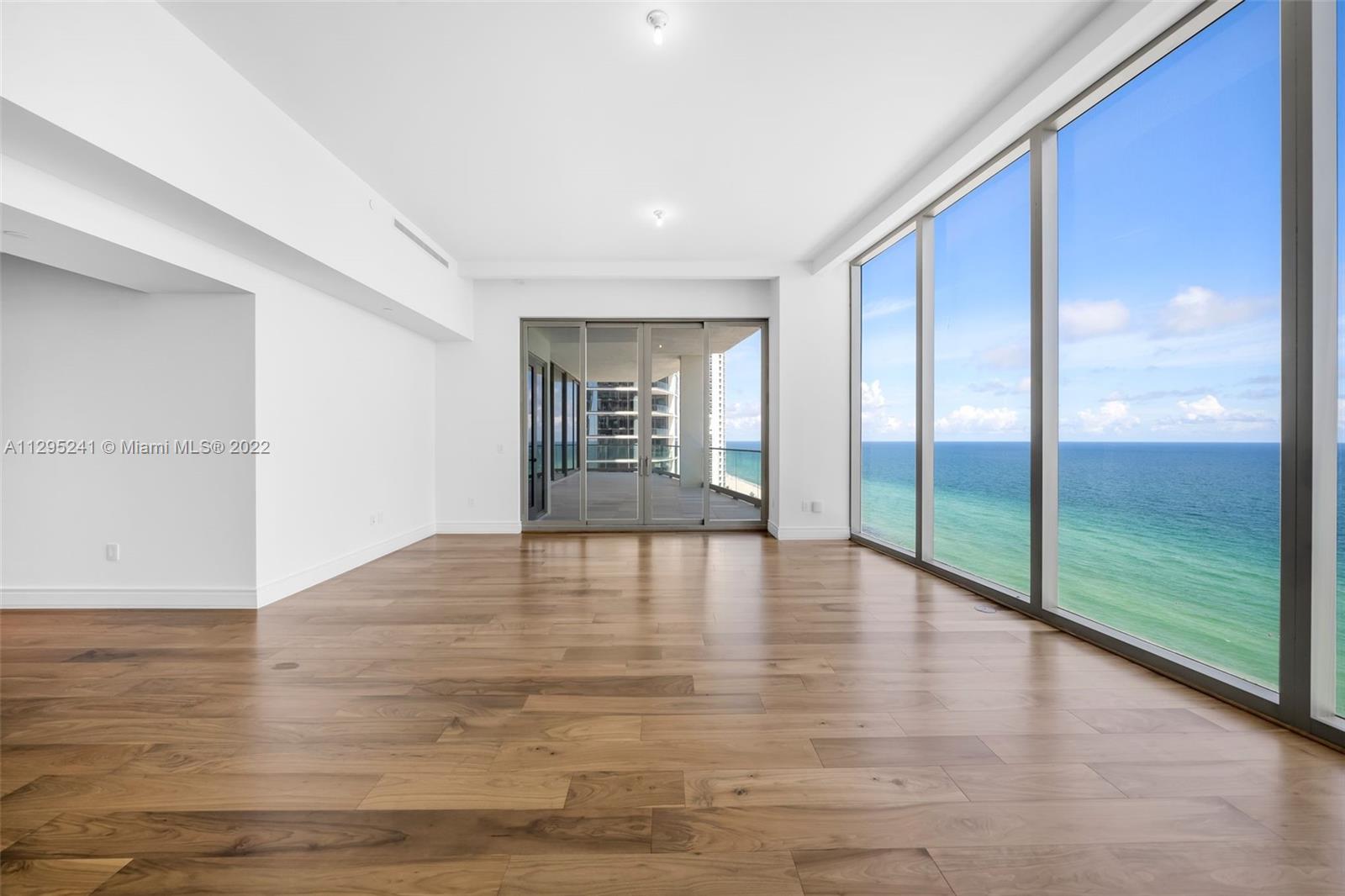 Photo 18 of 44 of 17901 Collins Avenue 1605 condo