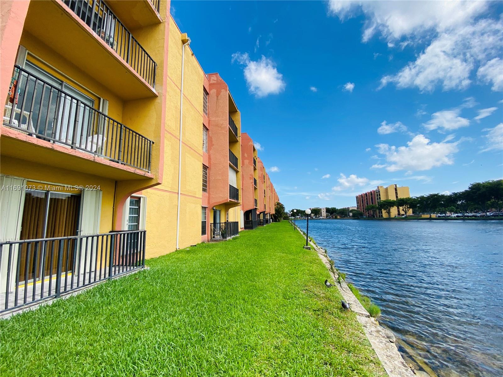 Blue lagoon Renovated apartment 1 bed and 1 bath. Perfect location for people working at the airport or at the stadium. Sunset Villas is a gated community with guard 24/7 and beautiful views on the lake. The building is located just 2 minutes from major highways and in a nice and walkable area close to supermarkets, pharmacies, bus tops, laundry services and more. No rental restriction. Easy to rent. Ideal for investors or your first home.