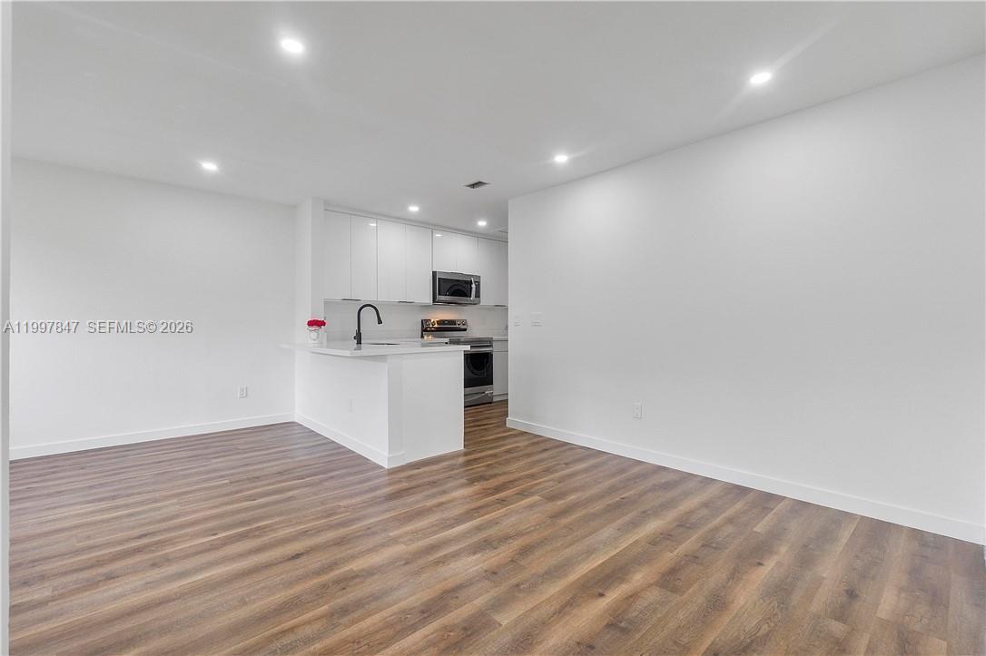 LAGO GRANDE ONE CONDO - Residential Lease