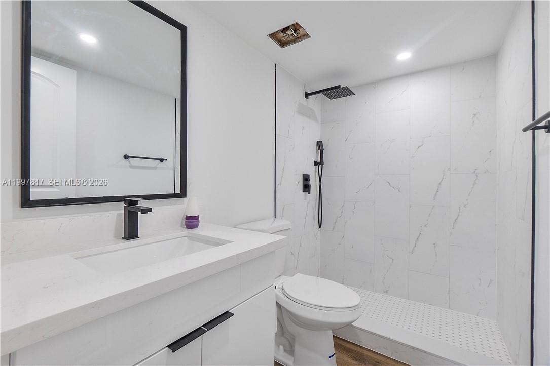 LAGO GRANDE ONE CONDO - Residential Lease